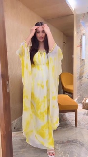 Divyanka Tripathi feet photo thumbnail