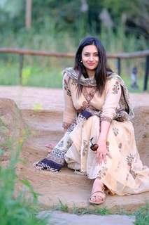 Divyanka Tripathi feet photo thumbnail