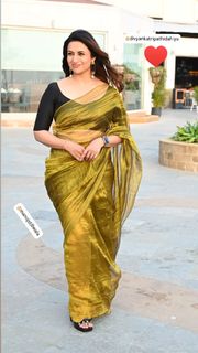 Divyanka Tripathi feet photo thumbnail