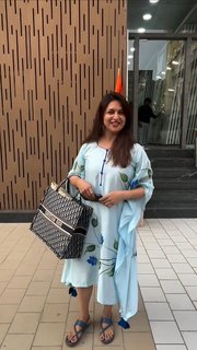 Divyanka Tripathi feet photo thumbnail