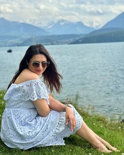 Divyanka Tripathi feet photo thumbnail