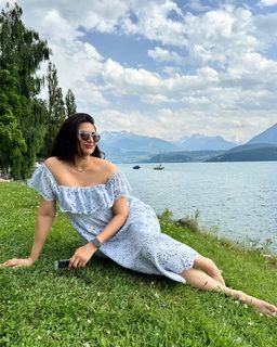 Divyanka Tripathi feet photo thumbnail