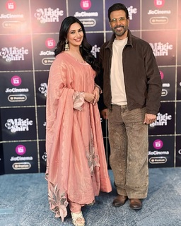 Divyanka Tripathi feet photo thumbnail