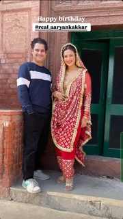 Divyanka Tripathi feet photo thumbnail