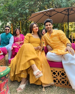 Divyanka Tripathi feet photo thumbnail