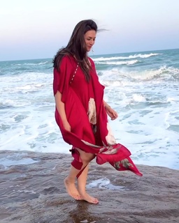 Divyanka Tripathi feet photo thumbnail