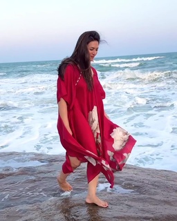 Divyanka Tripathi feet photo thumbnail
