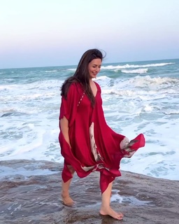 Divyanka Tripathi feet photo thumbnail