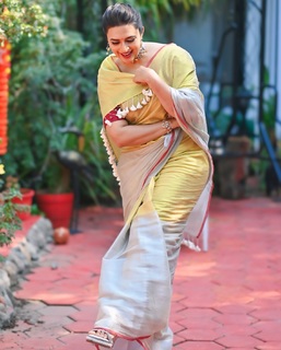 Divyanka Tripathi feet photo thumbnail