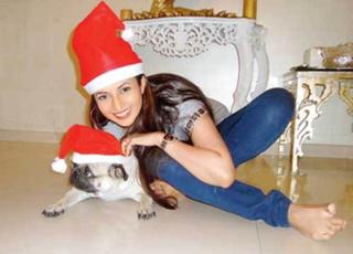 Divyanka Tripathi feet photo thumbnail