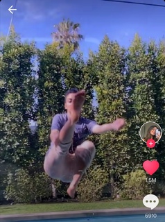 Dixie D'Amelio feet photo thumbnail