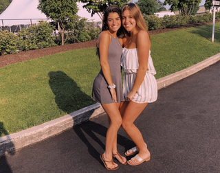 Dixie D'Amelio feet photo thumbnail