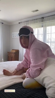 Dixie D'Amelio feet photo thumbnail
