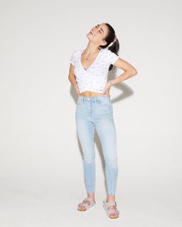 Dixie D'Amelio feet photo thumbnail