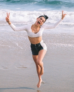 Dixie D'Amelio feet photo thumbnail