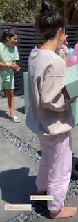 Dixie D'Amelio feet photo thumbnail