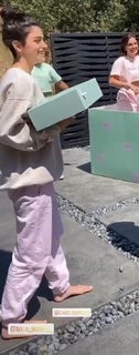 Dixie D'Amelio feet photo thumbnail