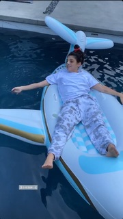 Dixie D'Amelio feet photo thumbnail