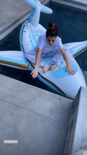 Dixie D'Amelio feet photo thumbnail