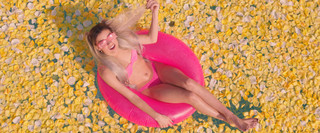 Dixie D'Amelio feet photo thumbnail