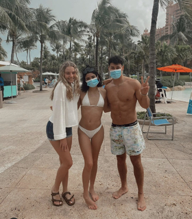 Dixie D'Amelio feet photo thumbnail