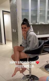 Dixie D'Amelio feet photo thumbnail