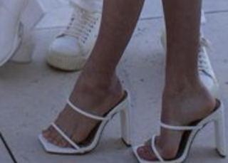 Dixie D'Amelio feet photo thumbnail