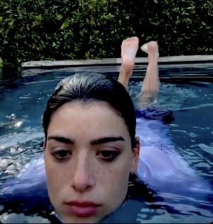 Dixie D'Amelio feet photo thumbnail