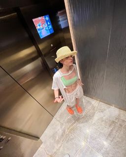 Dixie D'Amelio feet photo thumbnail