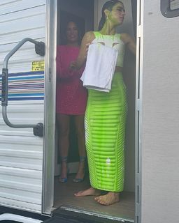 Dixie D'Amelio feet photo thumbnail