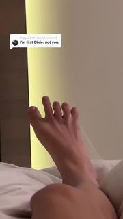 Dixie D'Amelio feet photo thumbnail