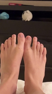 Dixie D'Amelio feet photo thumbnail