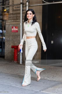 Dixie D'Amelio feet photo thumbnail