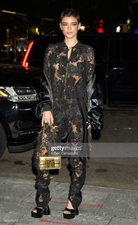 Dixie D'Amelio feet photo thumbnail