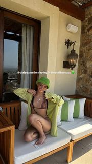 Dixie D'Amelio feet photo thumbnail