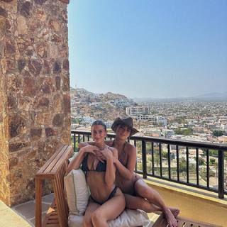 Dixie D'Amelio feet photo thumbnail