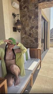 Dixie D'Amelio feet photo thumbnail