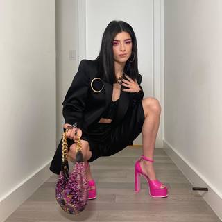 Dixie D'Amelio feet photo thumbnail