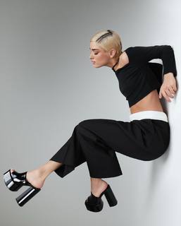 Dixie D'Amelio feet photo thumbnail