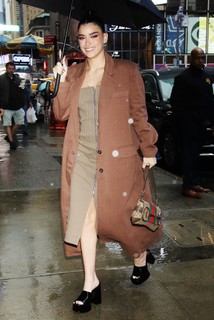 Dixie D'Amelio feet photo thumbnail