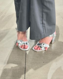 Dixie D'Amelio feet photo thumbnail