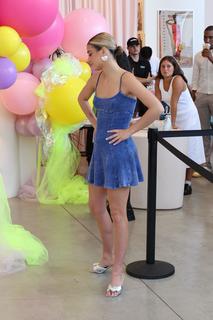 Dixie D'Amelio feet photo thumbnail