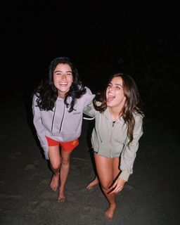 Dixie D'Amelio feet photo thumbnail