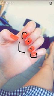 Dodie Clark feet photo thumbnail