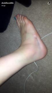 Dodie Clark feet photo thumbnail