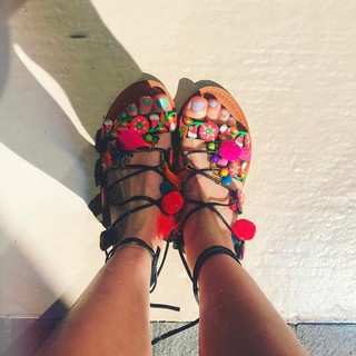 Dodie Clark feet photo thumbnail