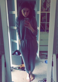 Dodie Clark feet photo thumbnail