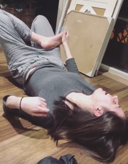 Dodie Clark feet photo thumbnail