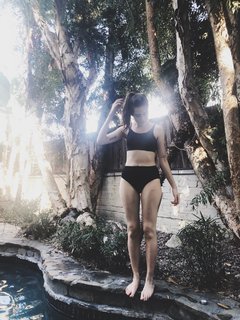 Dodie Clark feet photo thumbnail