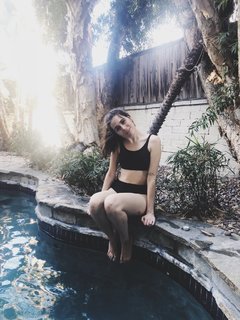 Dodie Clark feet photo thumbnail